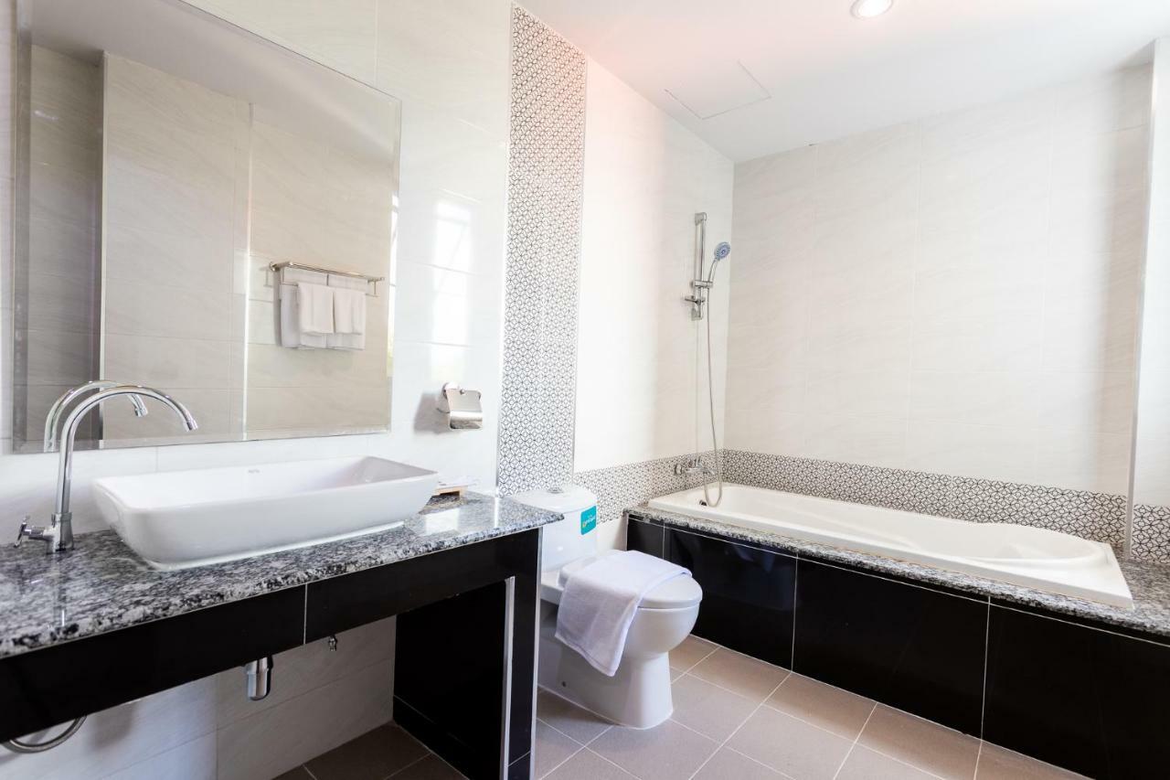 O2 Hotel Lop Buri 외부 사진