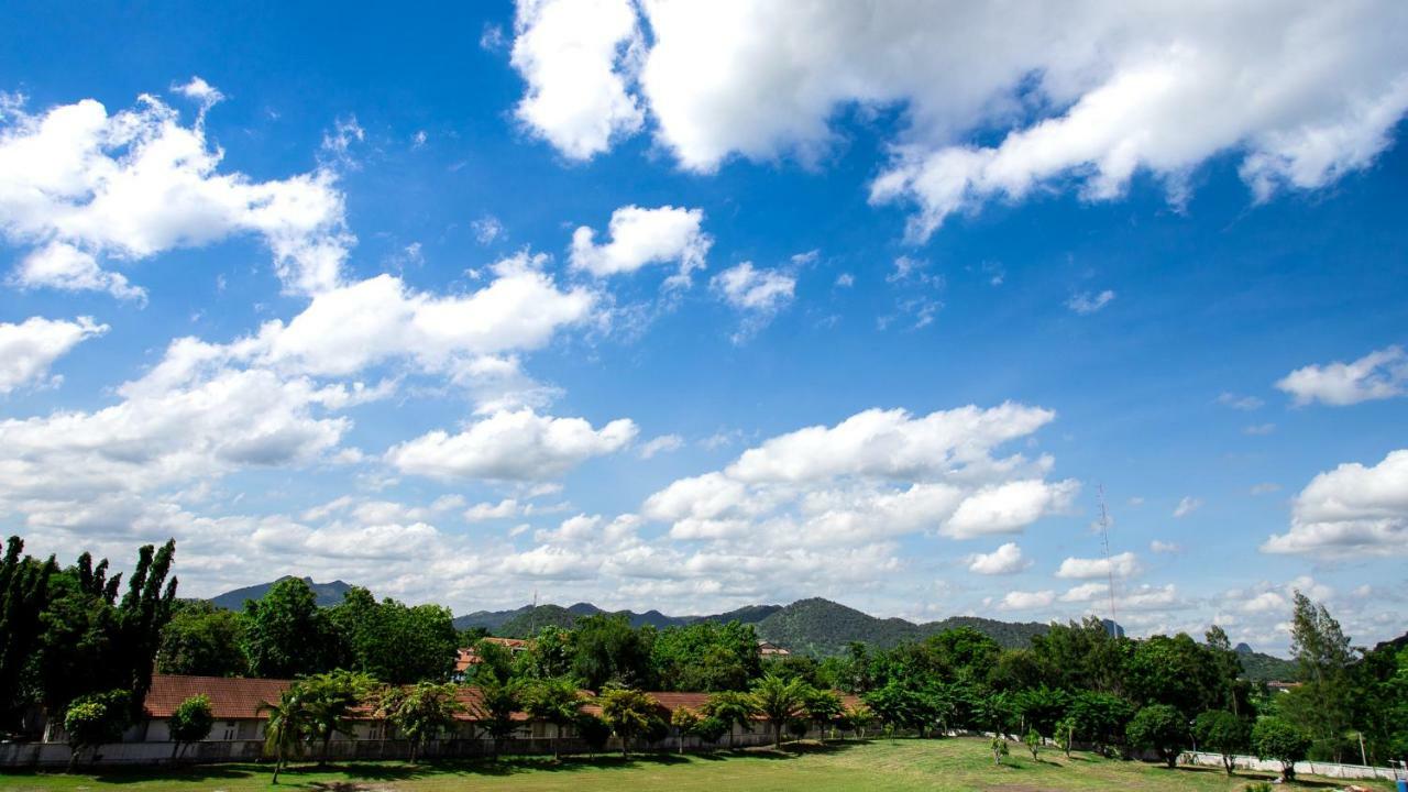 O2 Hotel Lop Buri 외부 사진
